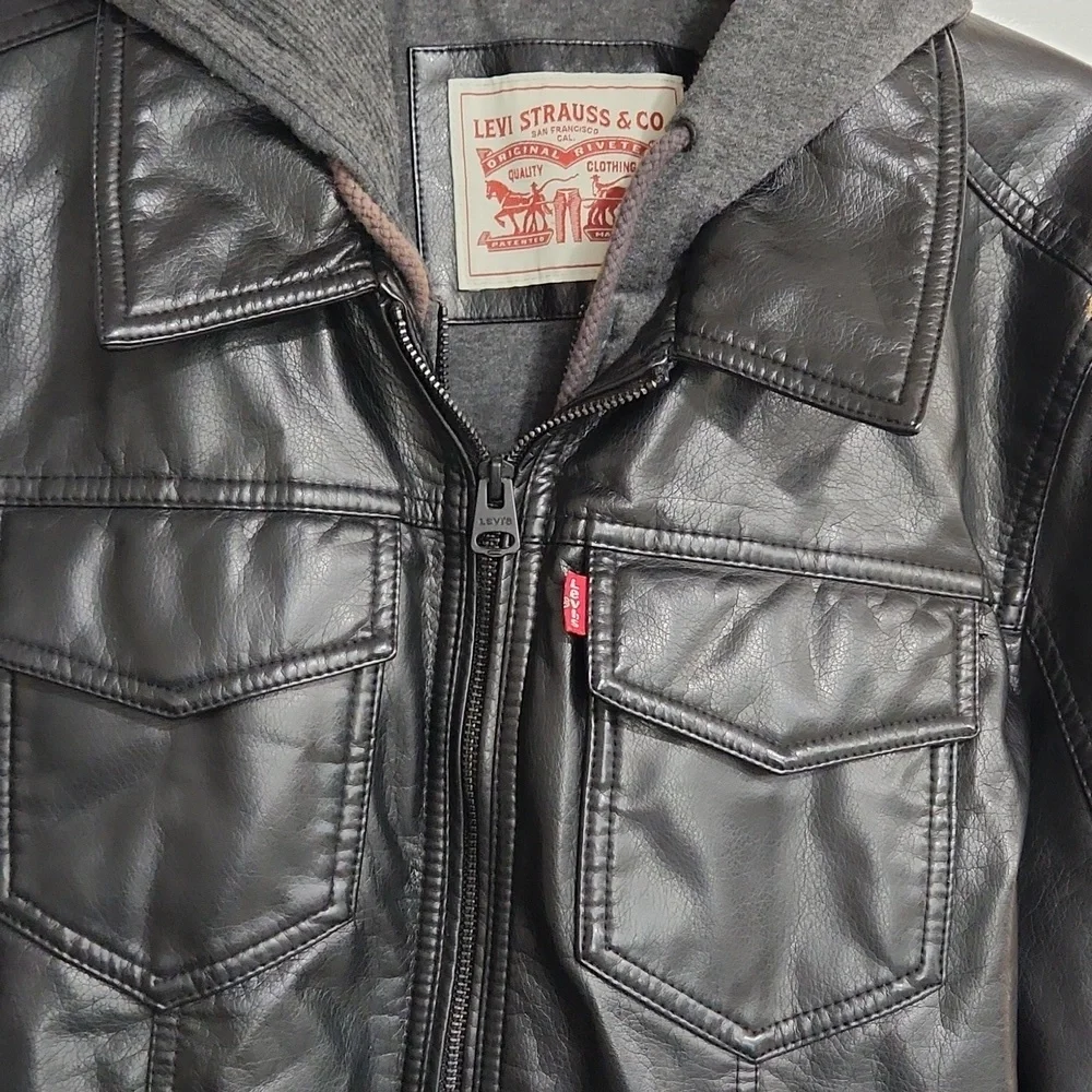 LEVI’S • Men's Faux Moto Leather Trucker Hoody with Sherpa Lining Size Medium